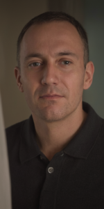 Na zdjęciu badacz kultury. jego badania nad kulturą są dziś bardzo ważne.